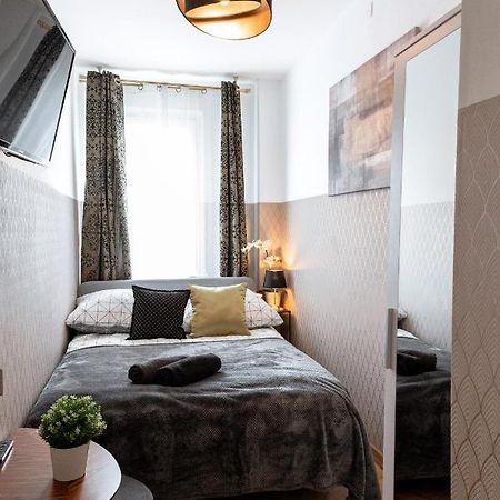 Clicktheflat Conrada Apart Rooms Varsovia Exterior foto