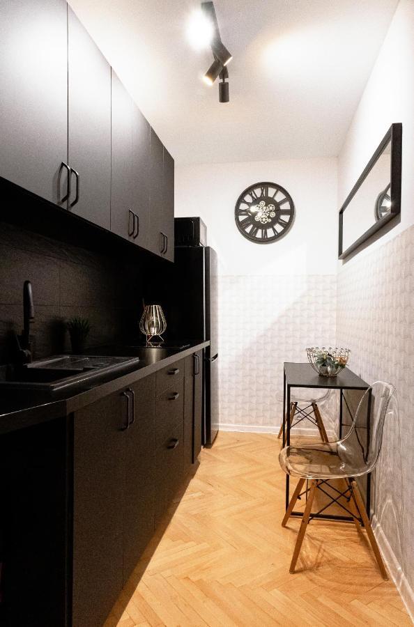 Clicktheflat Conrada Apart Rooms Varsovia Exterior foto